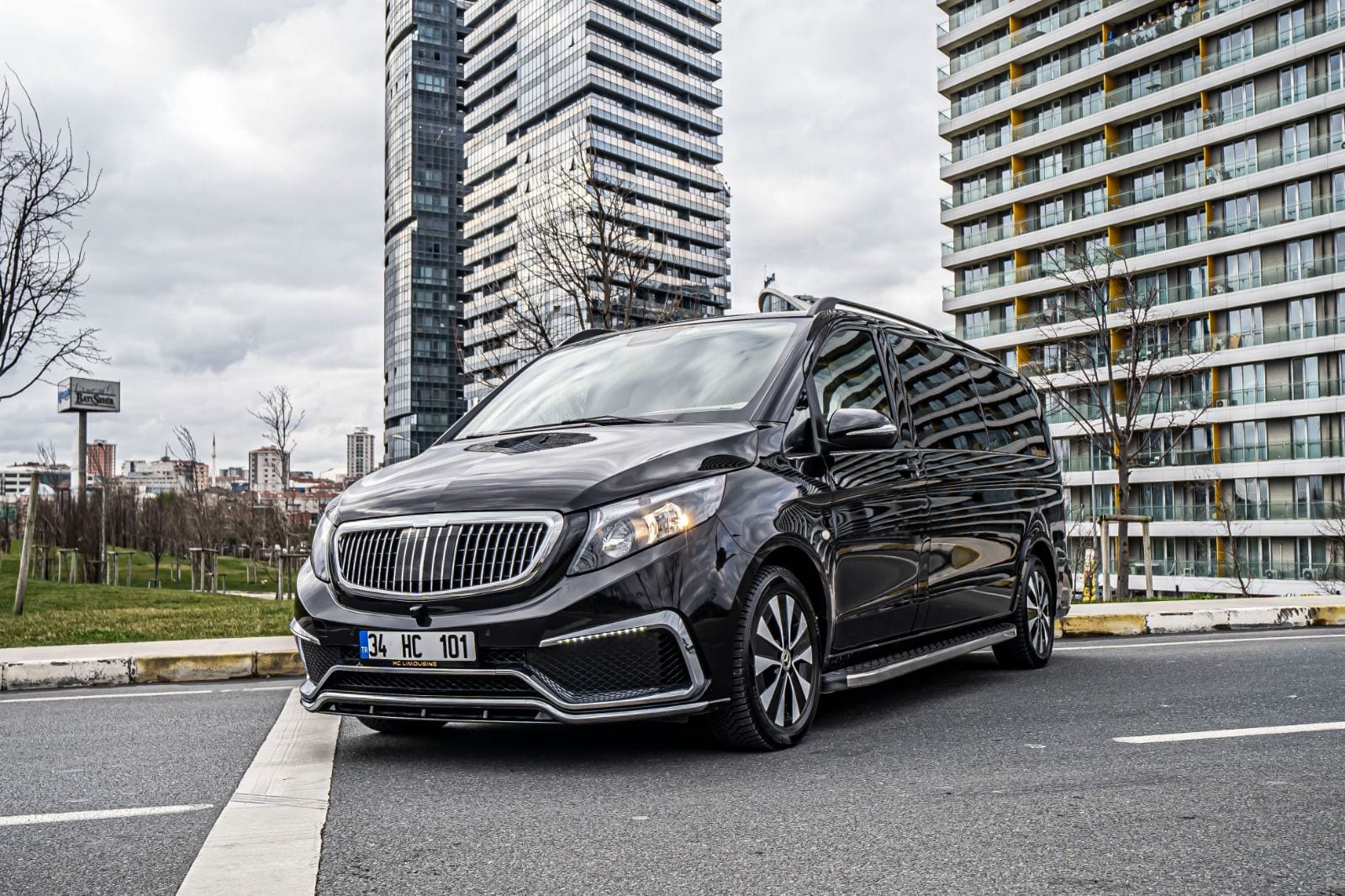 A chauffeured Mercedes Vito private van ready for an Istanbul Airport transfer